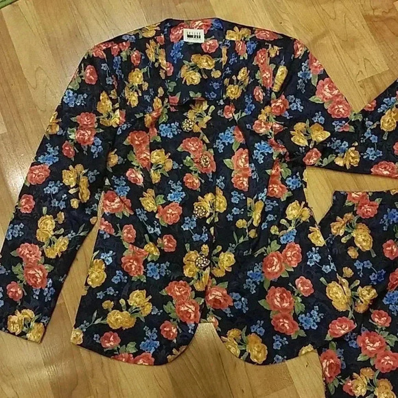 Leslie Faye 1980's Vintage Floral 2 Piece Skirt/ Top Set 8 - Picture 5 of 9